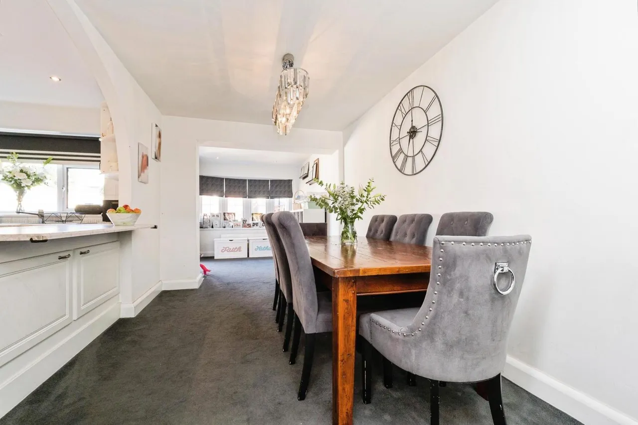 Upper Rainham Road, Hornchurch, RM12, photo 5
