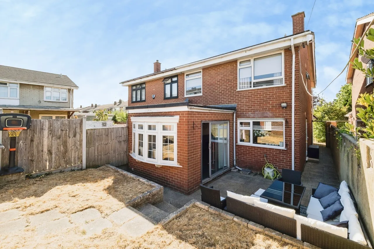 Upper Rainham Road, Hornchurch, RM12, photo 11