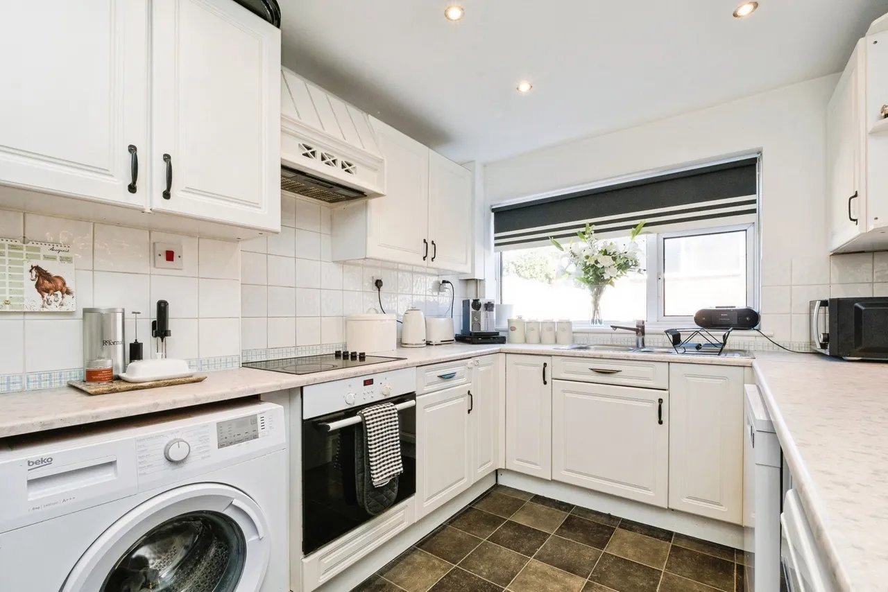 Upper Rainham Road, Hornchurch, RM12, photo 8