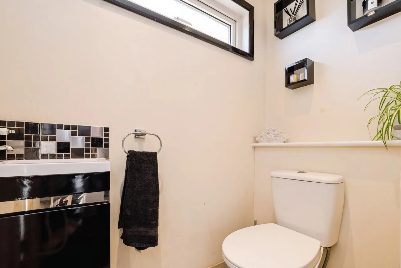 Upper Rainham Road, Hornchurch, RM12, photo 6