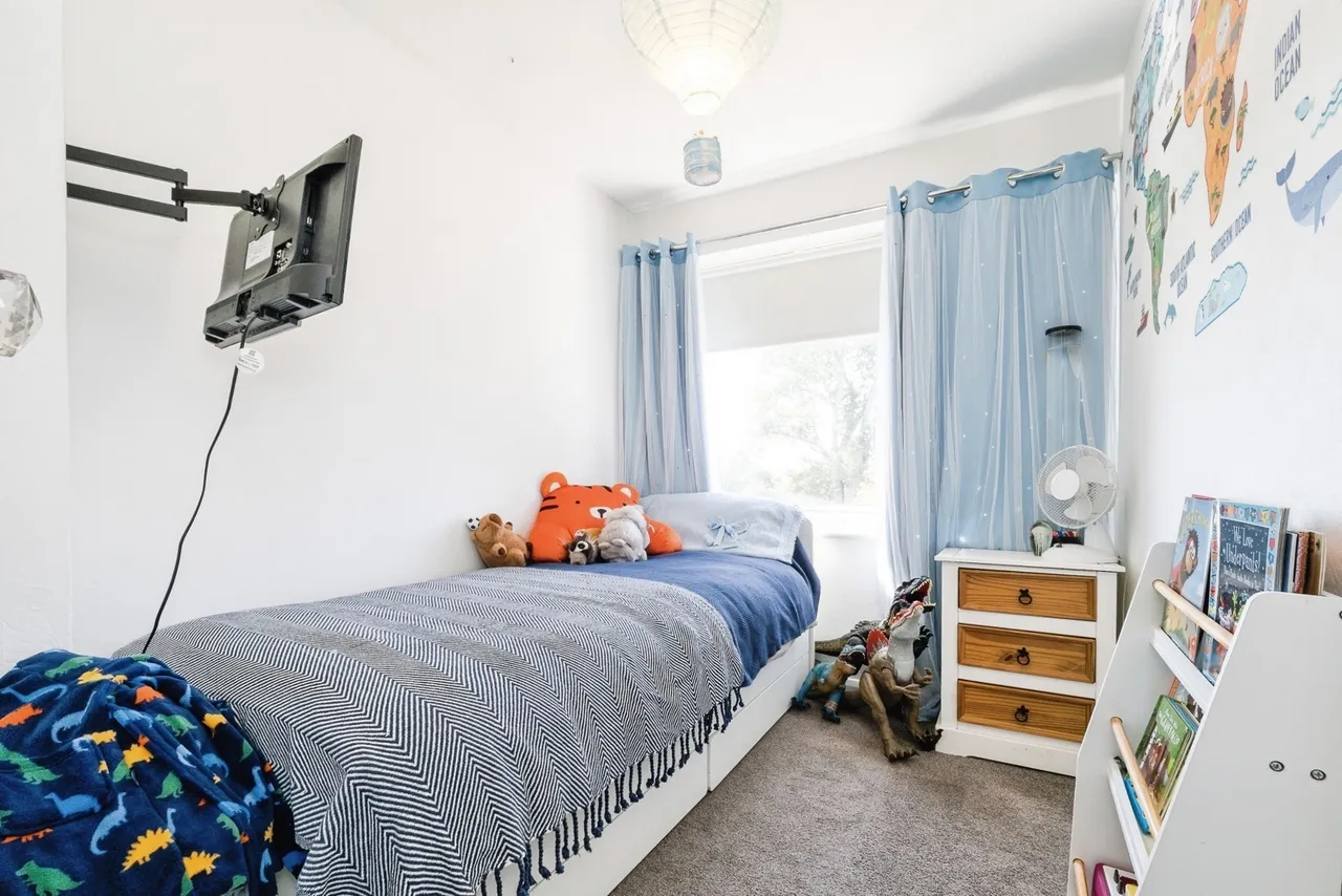 Upper Rainham Road, Hornchurch, RM12, photo 14