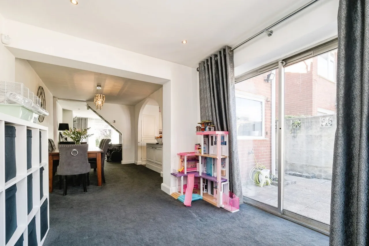 Upper Rainham Road, Hornchurch, RM12, photo 7