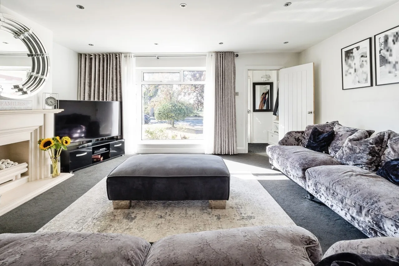 Upper Rainham Road, Hornchurch, RM12, photo 2