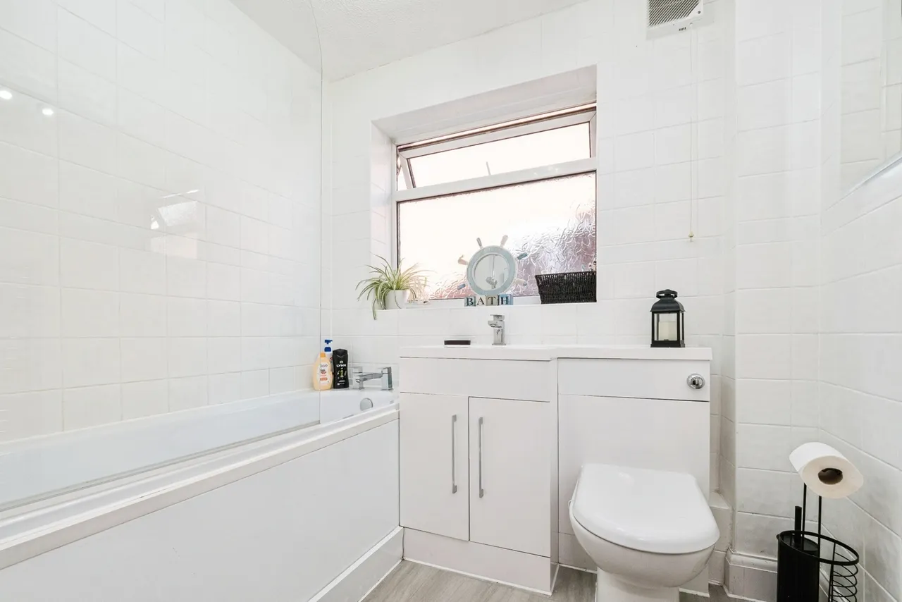 Upper Rainham Road, Hornchurch, RM12, photo 16