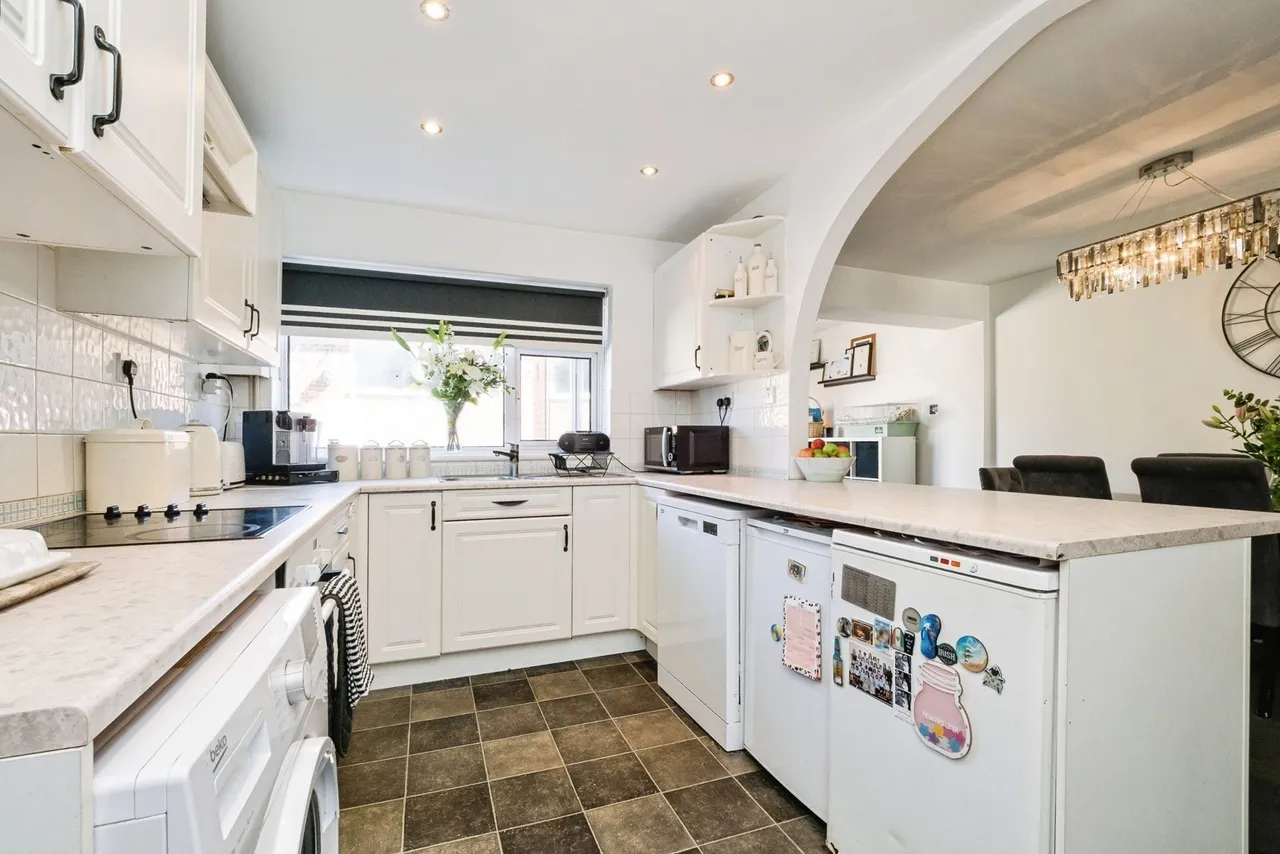Upper Rainham Road, Hornchurch, RM12, photo 10