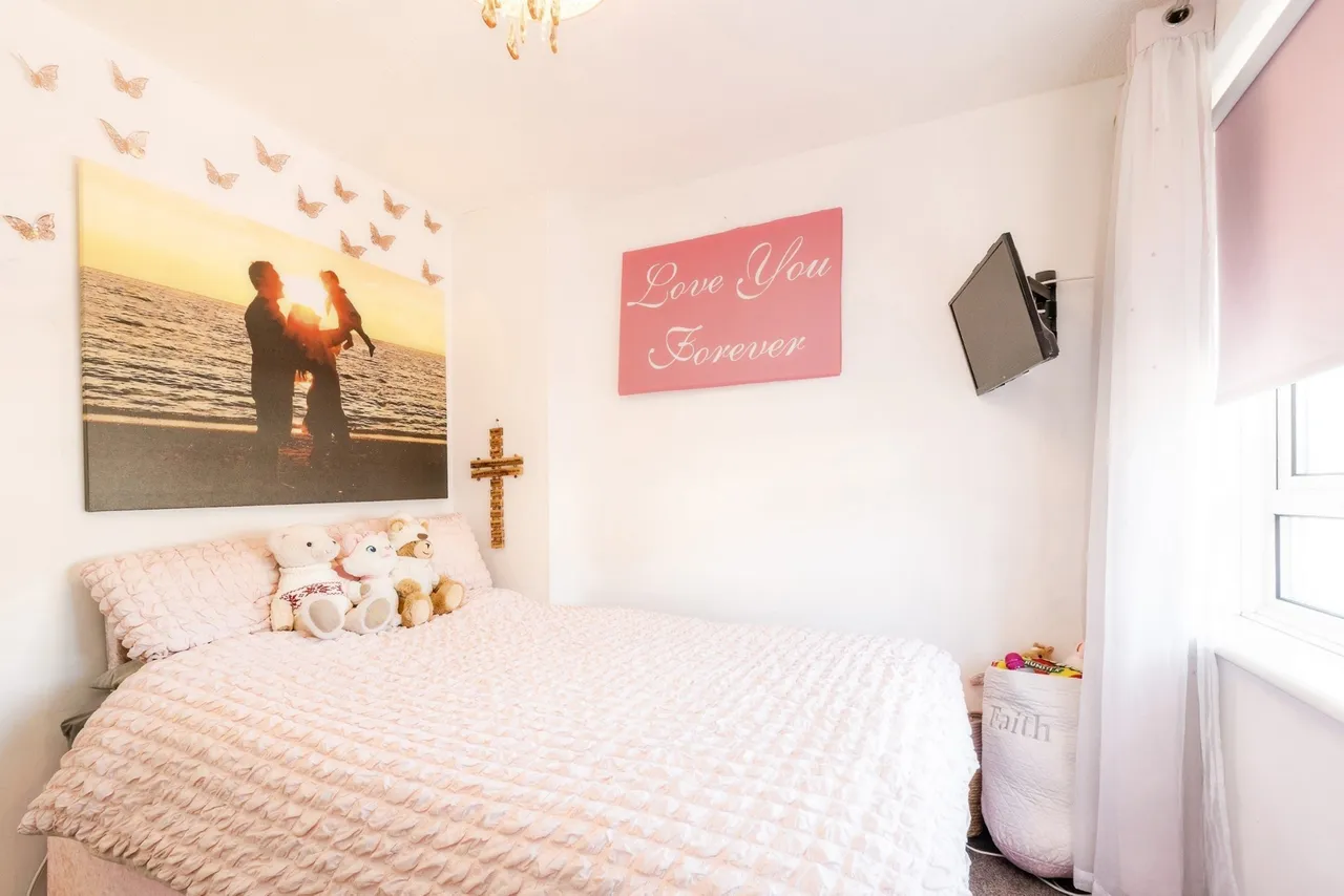Upper Rainham Road, Hornchurch, RM12, photo 12
