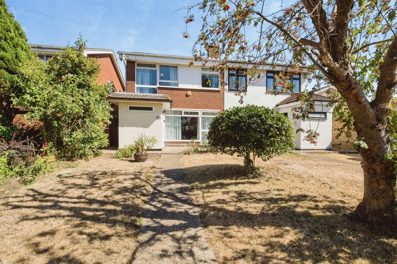 4 bed house for sale — Upper Rainham Road, Hornchurch, RM12