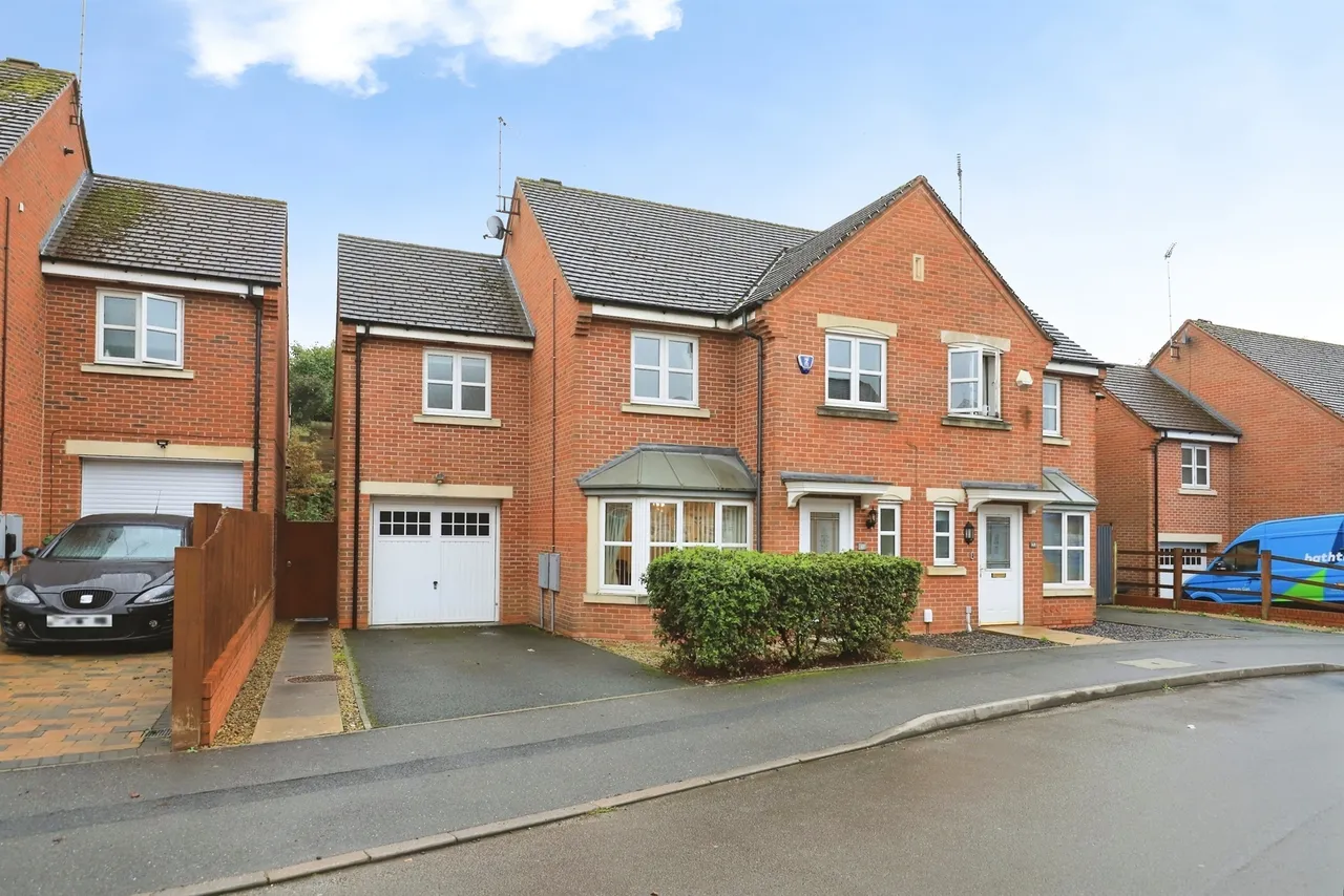4 bed house for sale, Ray Mercer Way, Kidderminster, DY10