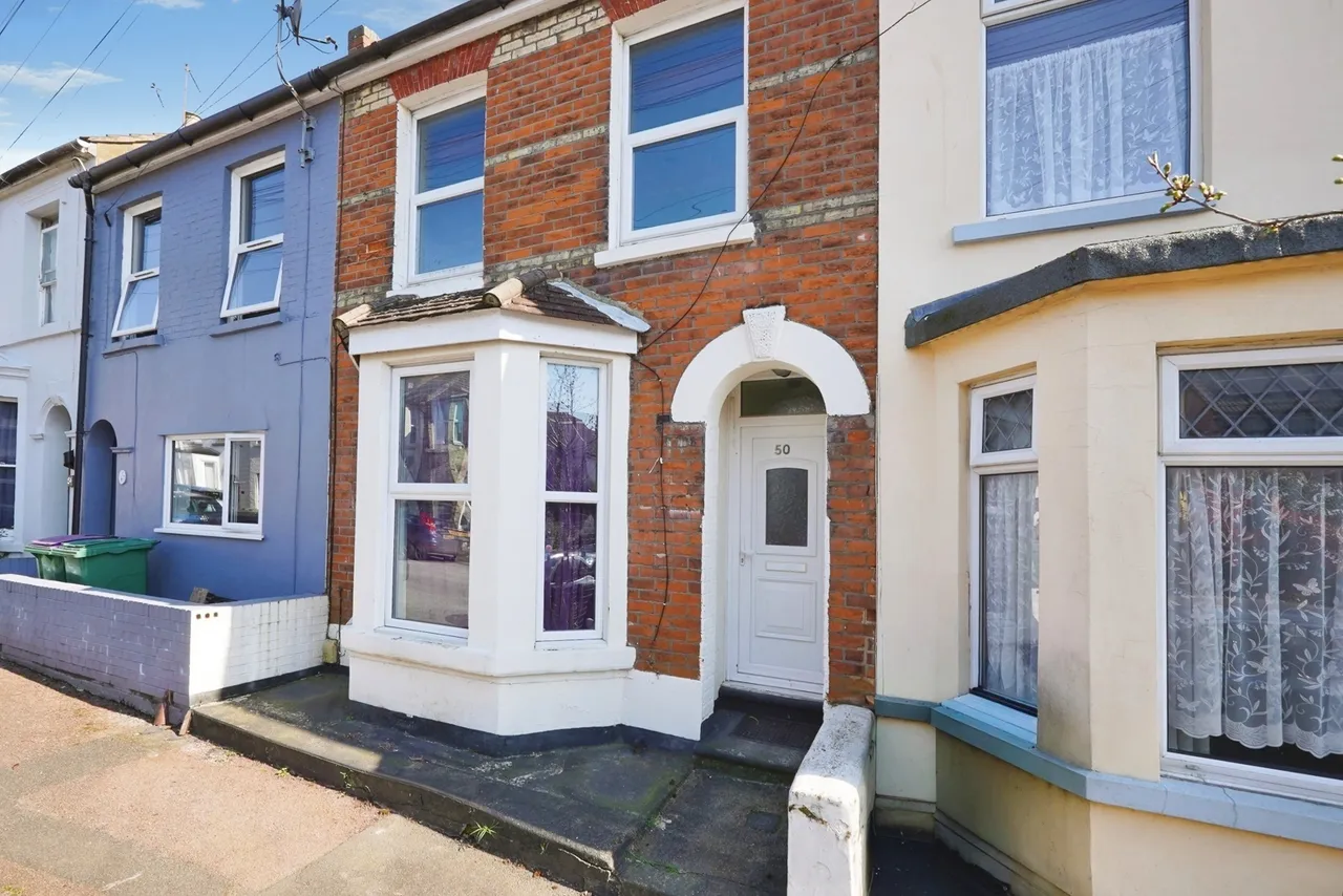 2 bed house for sale — Walton Road, Folkestone, Kent, CT19