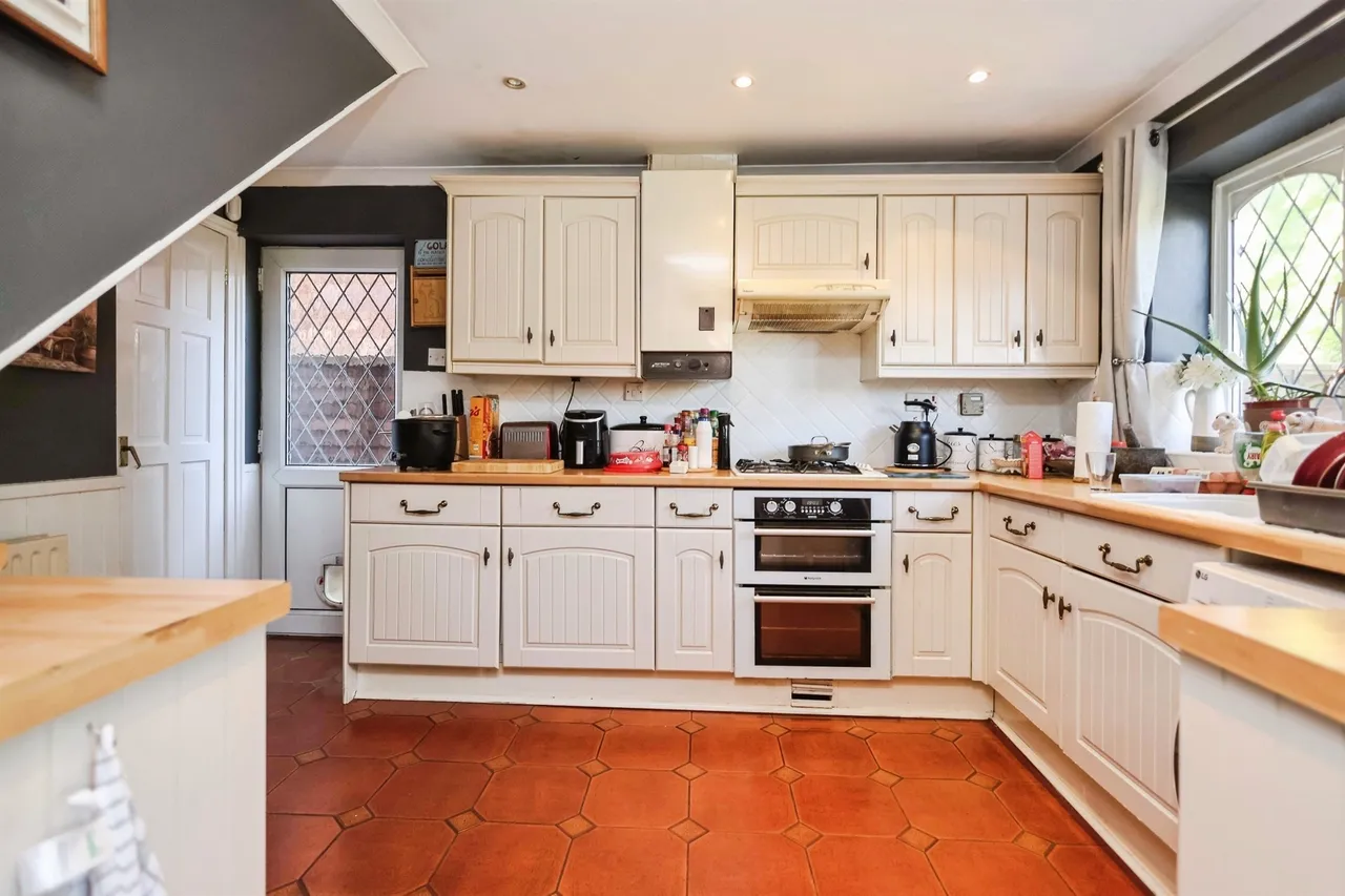 Castle Crescent, Birmingham, B36, photo 3