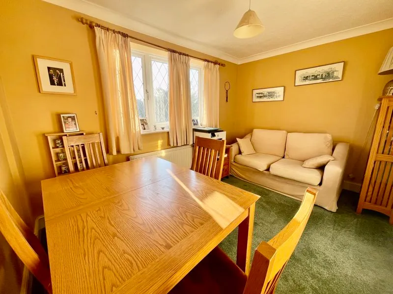 Groves Close, Bourne End SL8 5JP, photo 8