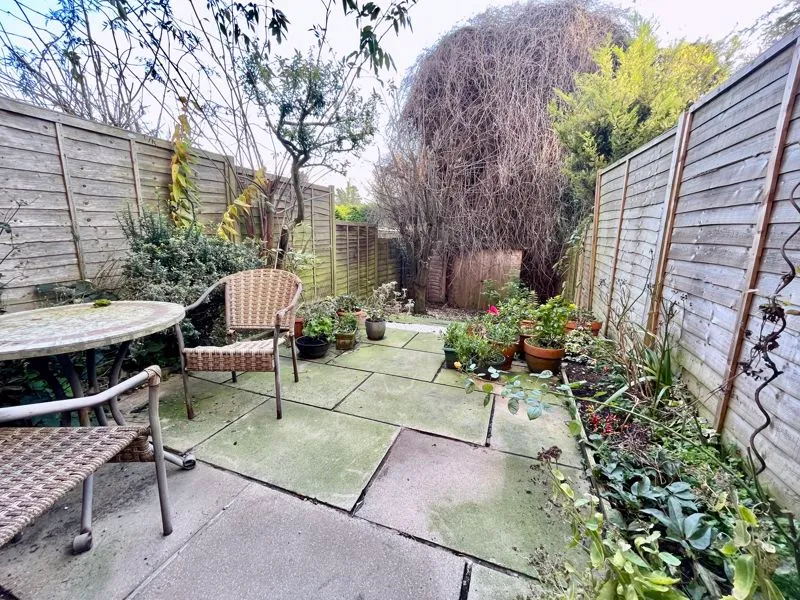 Groves Close, Bourne End SL8 5JP, photo 5