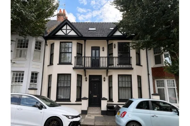 2 bed flat for sale, Melville Road, Hove, BN3