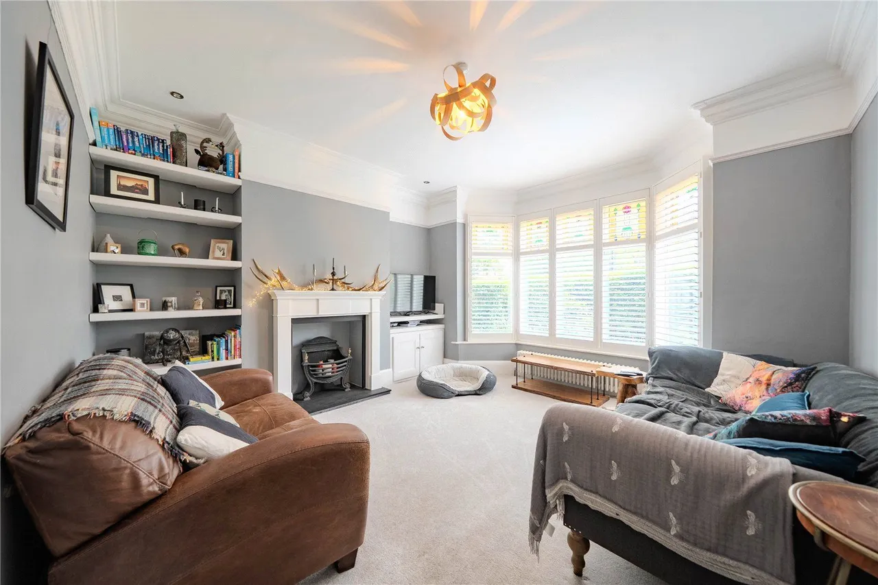 North Parade, West Park, LS16, photo 2