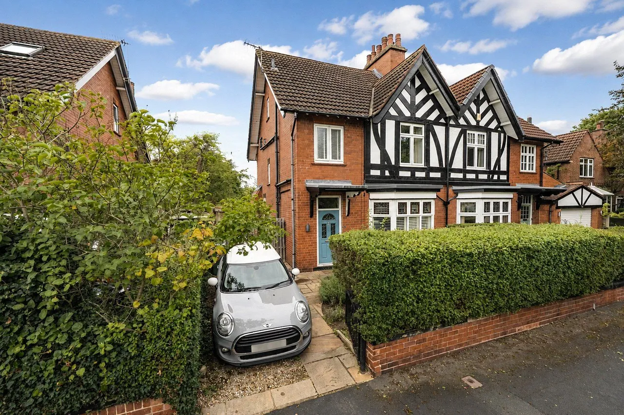 4 bed house for sale, North Parade, West Park, LS16