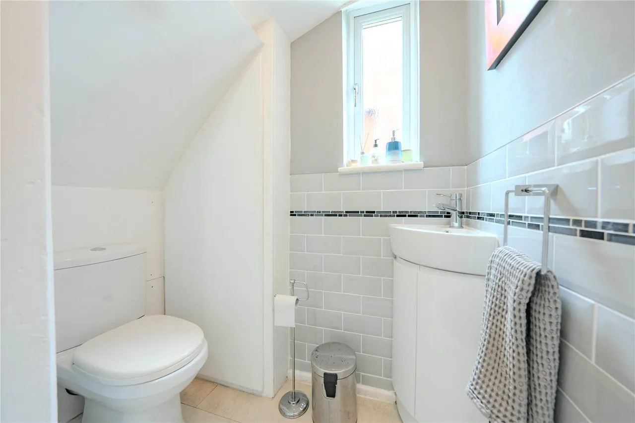 North Parade, West Park, LS16, photo 13