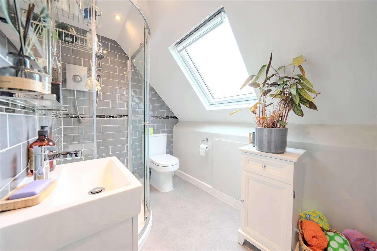 North Parade, West Park, LS16, photo 15
