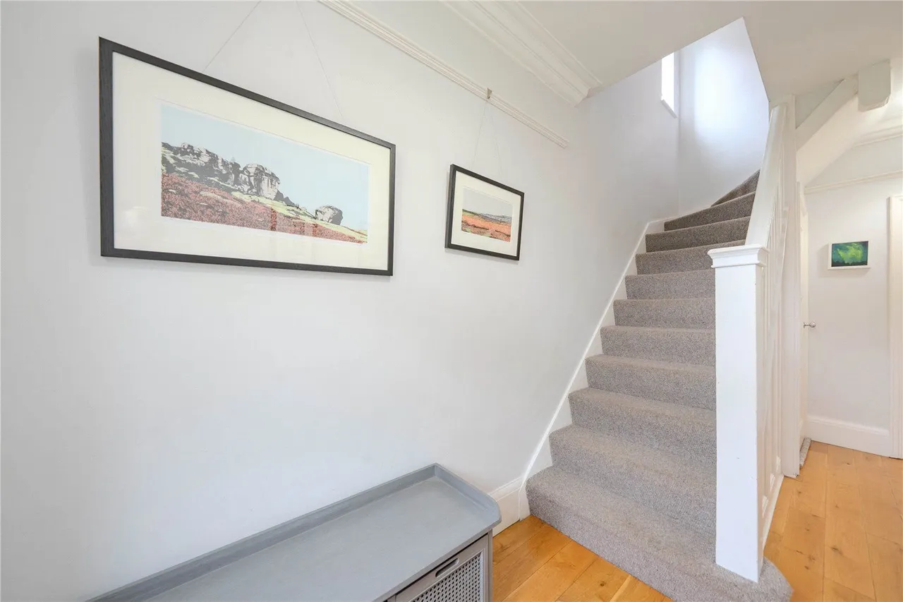 North Parade, West Park, LS16, photo 11
