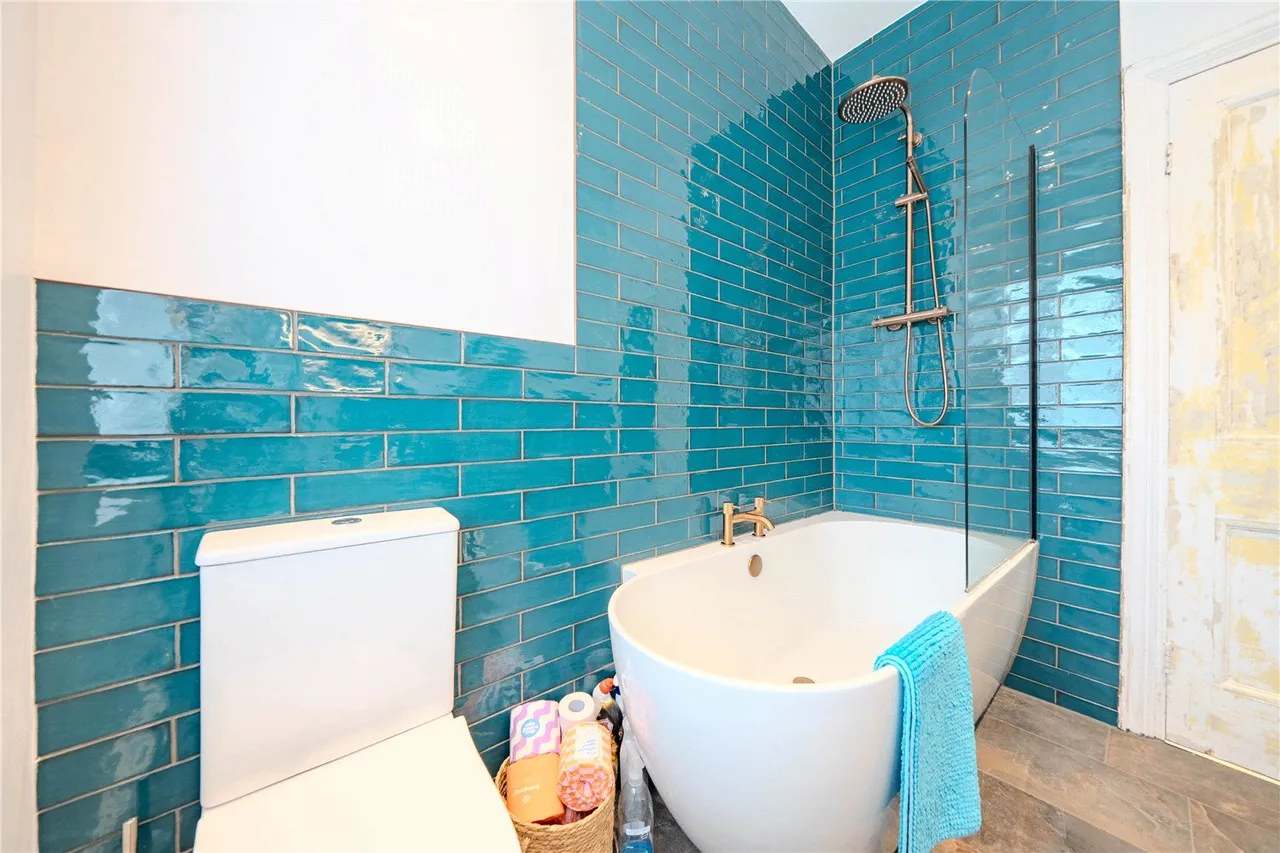 North Parade, West Park, LS16, photo 14