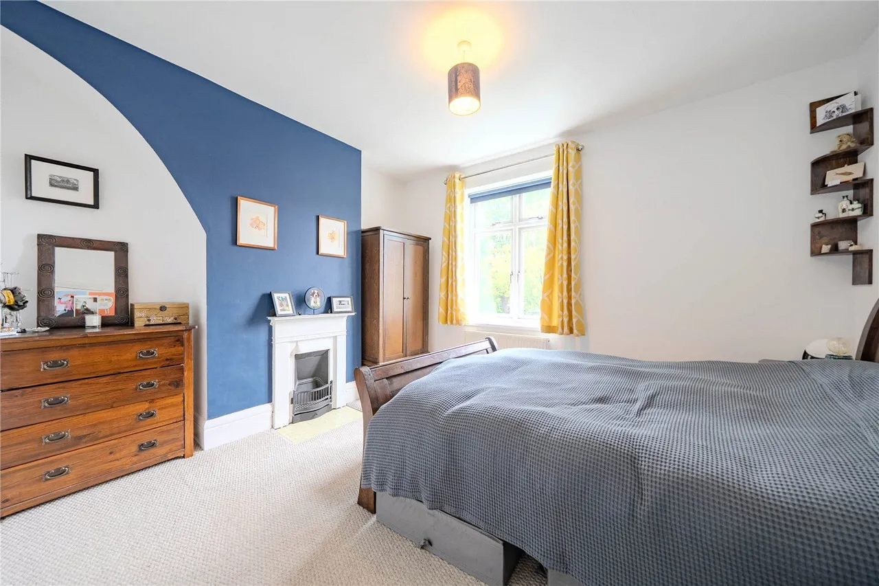North Parade, West Park, LS16, photo 5