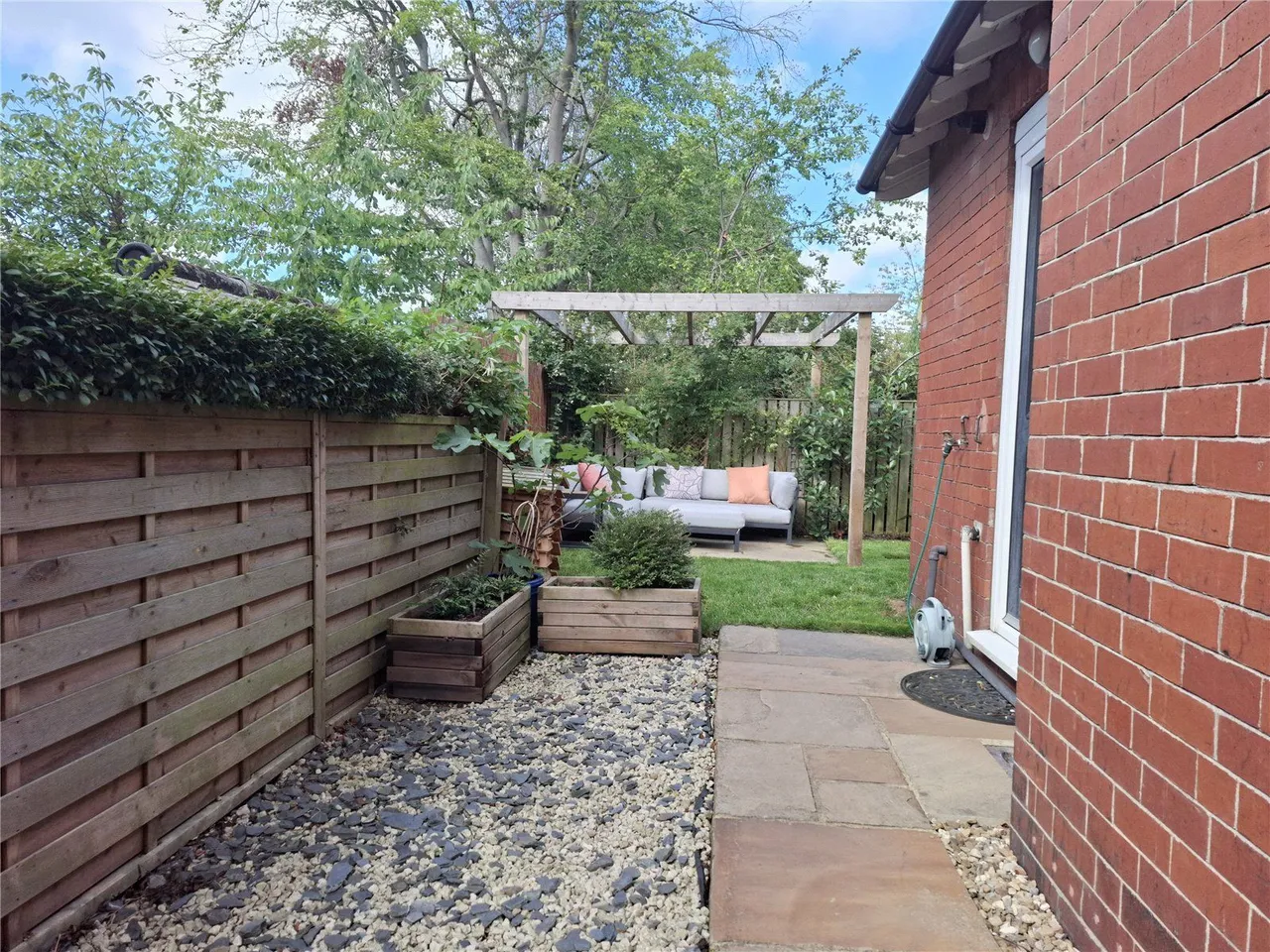 North Parade, West Park, LS16, photo 17