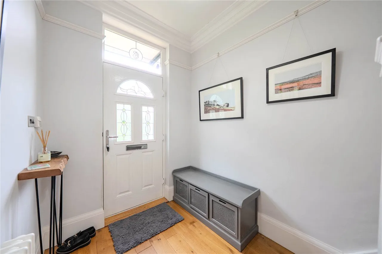 North Parade, West Park, LS16, photo 12