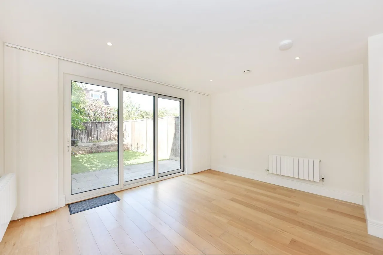 Sir Alexander Close, Acton, W3, photo 9