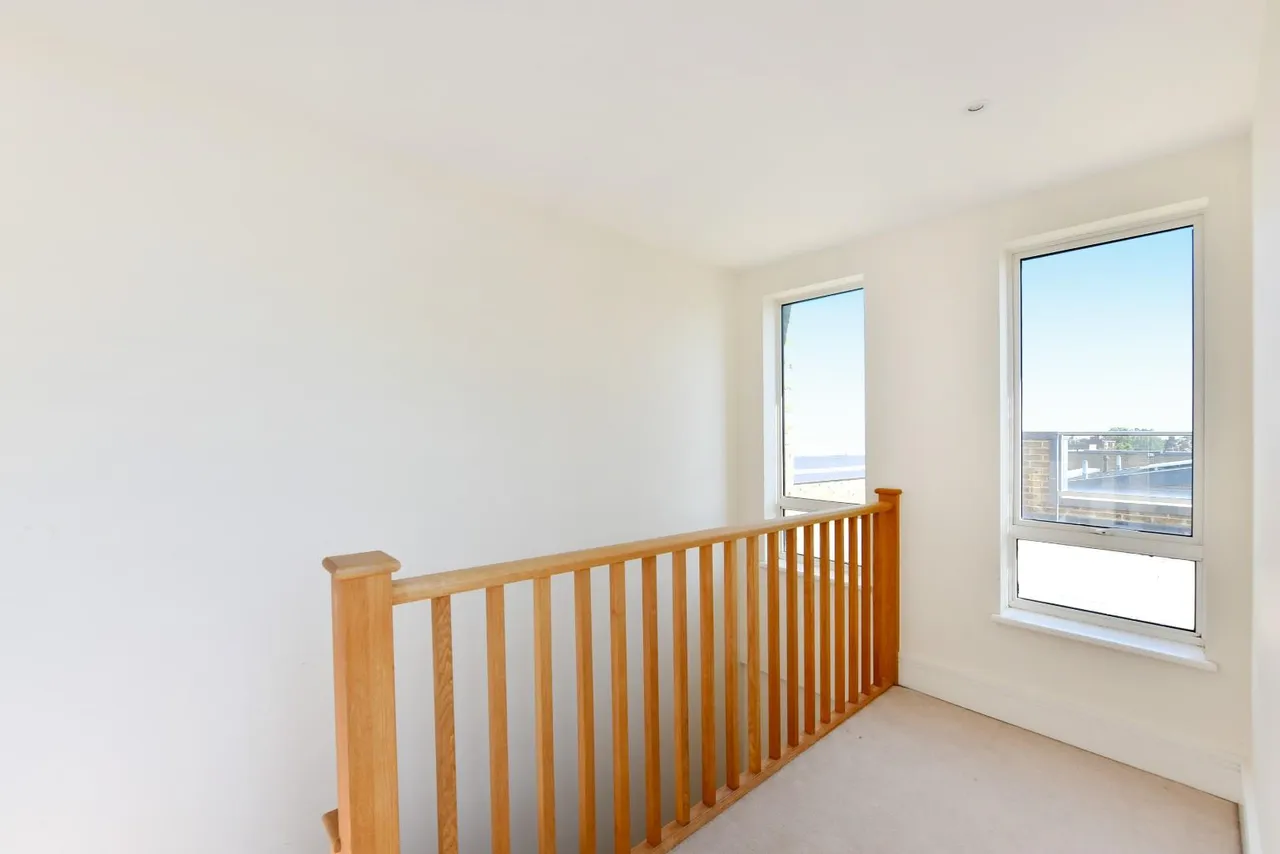 Sir Alexander Close, Acton, W3, photo 13