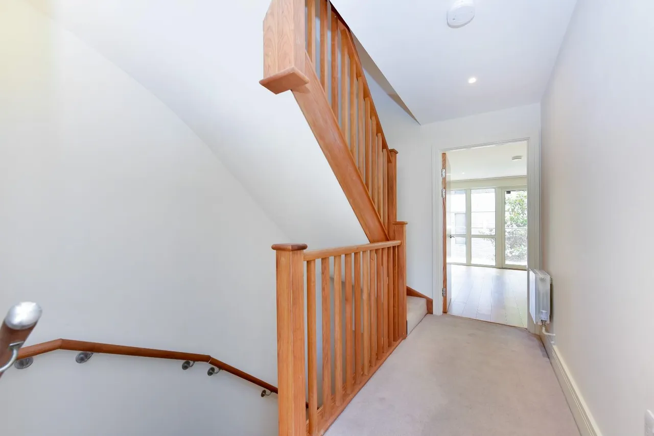 Sir Alexander Close, Acton, W3, photo 12