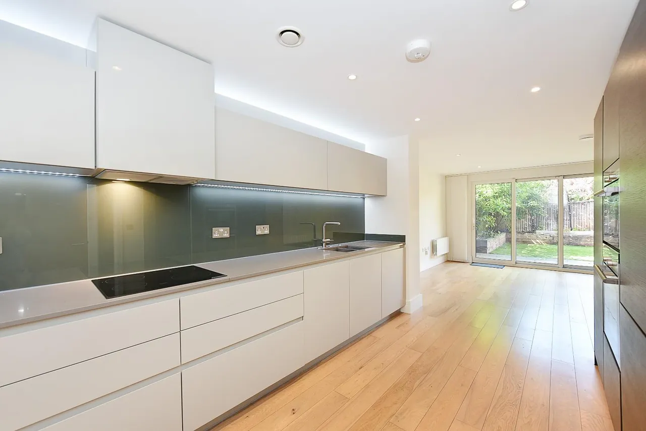 Sir Alexander Close, Acton, W3, photo 2
