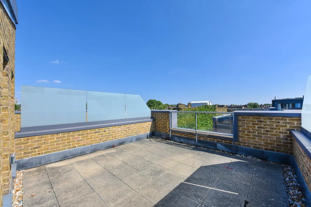 Sir Alexander Close, Acton, W3, photo 8