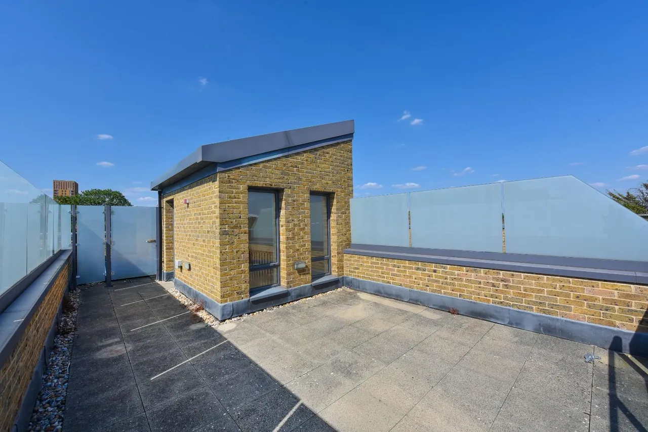 Sir Alexander Close, Acton, W3, photo 11