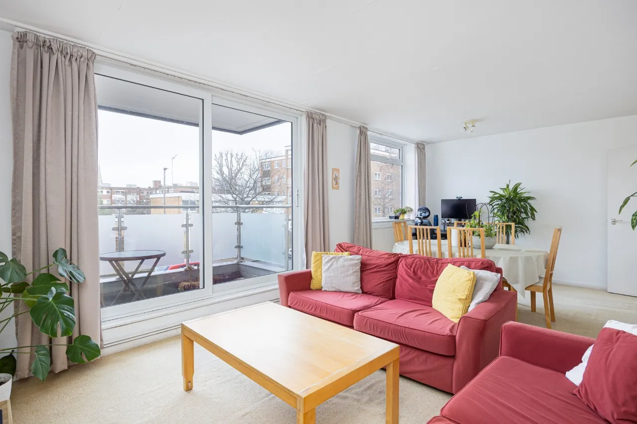 2 bed flat to rent, Rayners Road, London, SW15