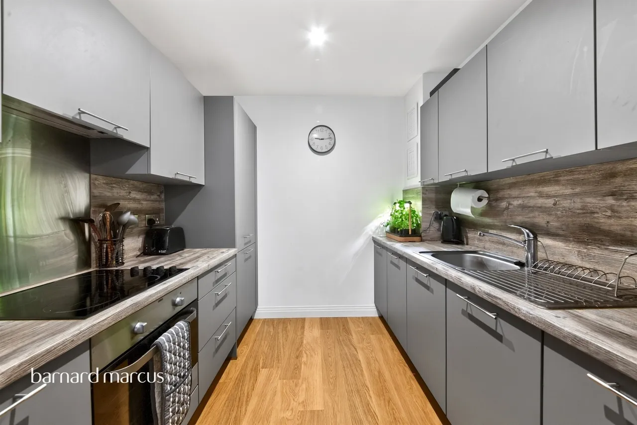 Quayle Crescent, London, N20, photo 9