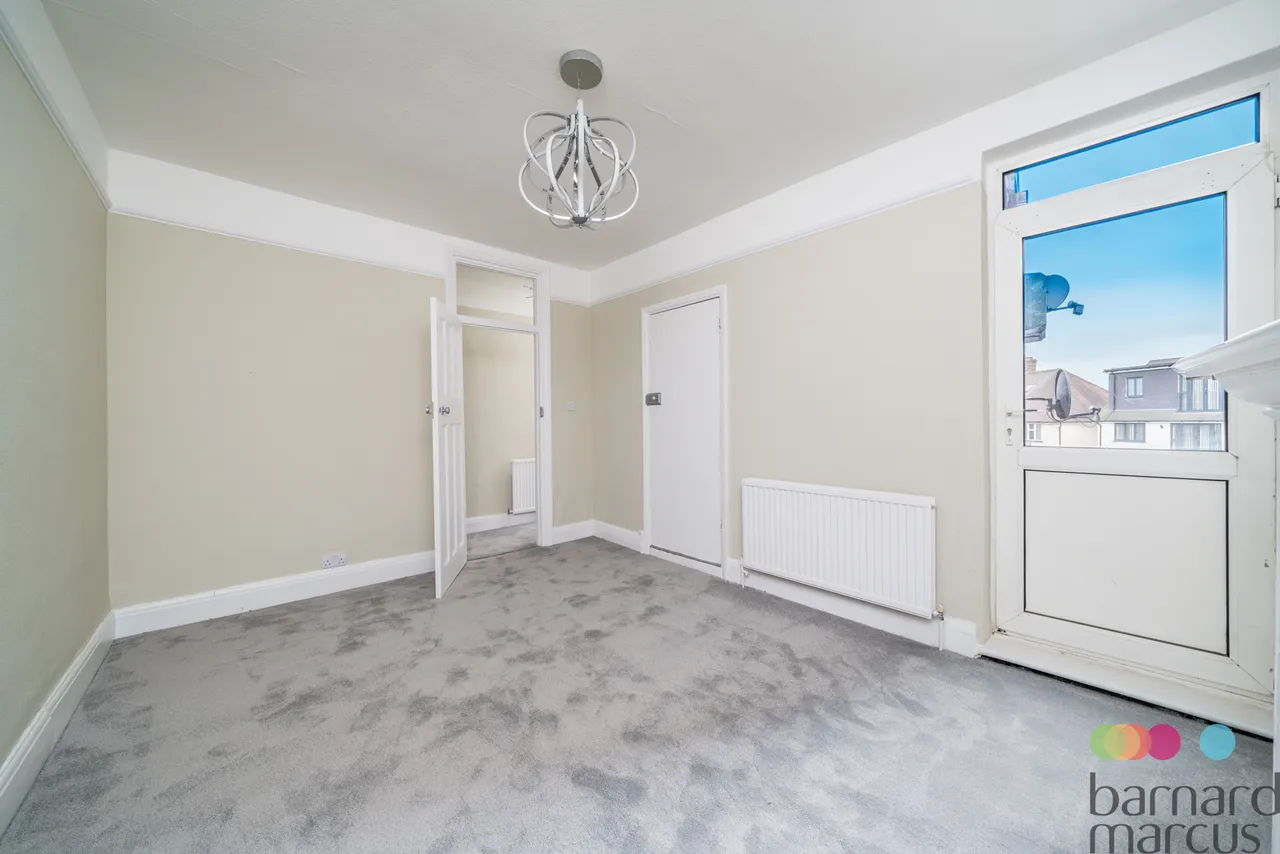Ballards Lane, London, N3, photo 5