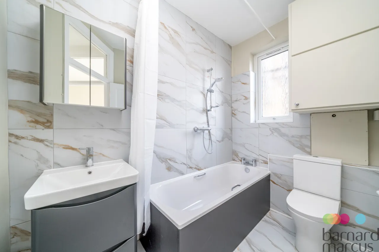Ballards Lane, London, N3, photo 11