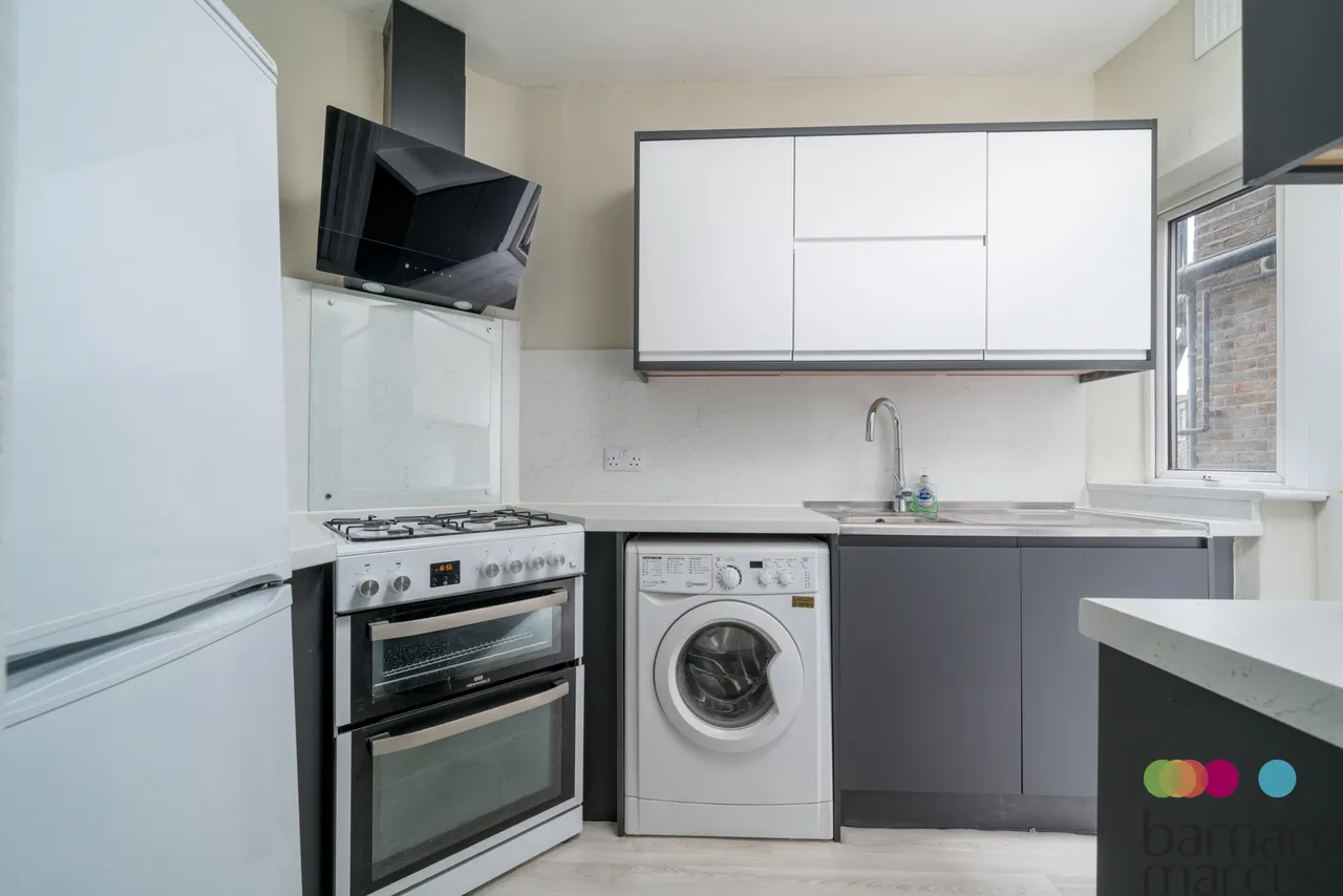 Ballards Lane, London, N3, photo 8