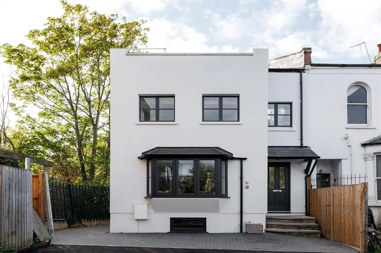 4 bed property to rent — Crofton Road, London