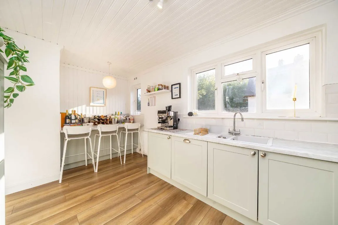 3 bed flat for sale, Kings Avenue, SW4