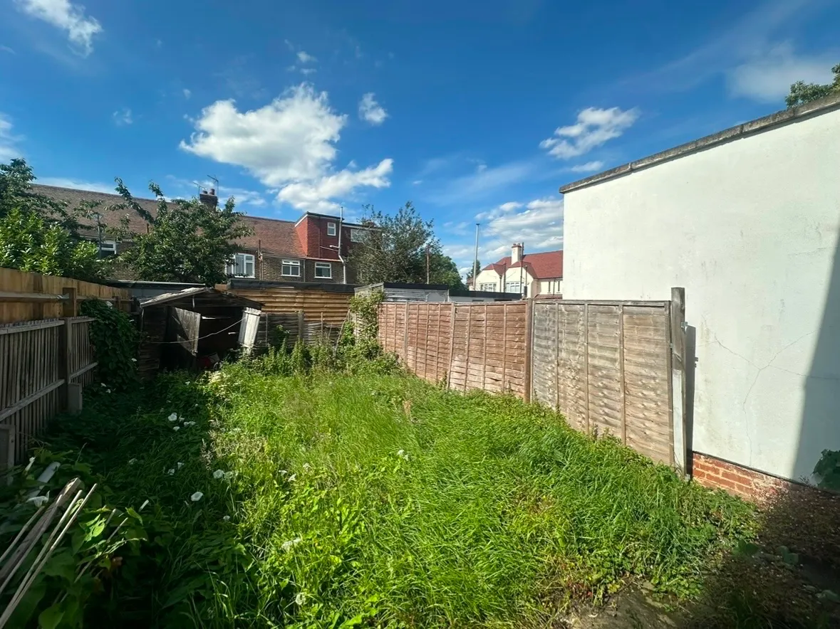 Mathews Avenue, London, photo 8
