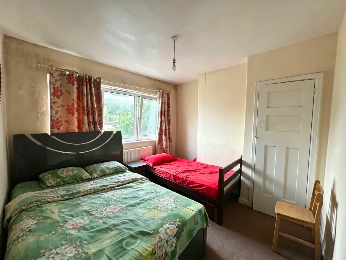 Mathews Avenue, London, photo 7
