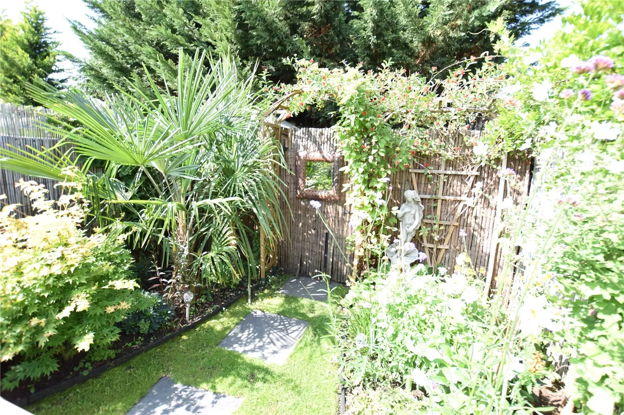 Somerset Road, Farnborough, Hampshire, GU14 6DP, photo 15