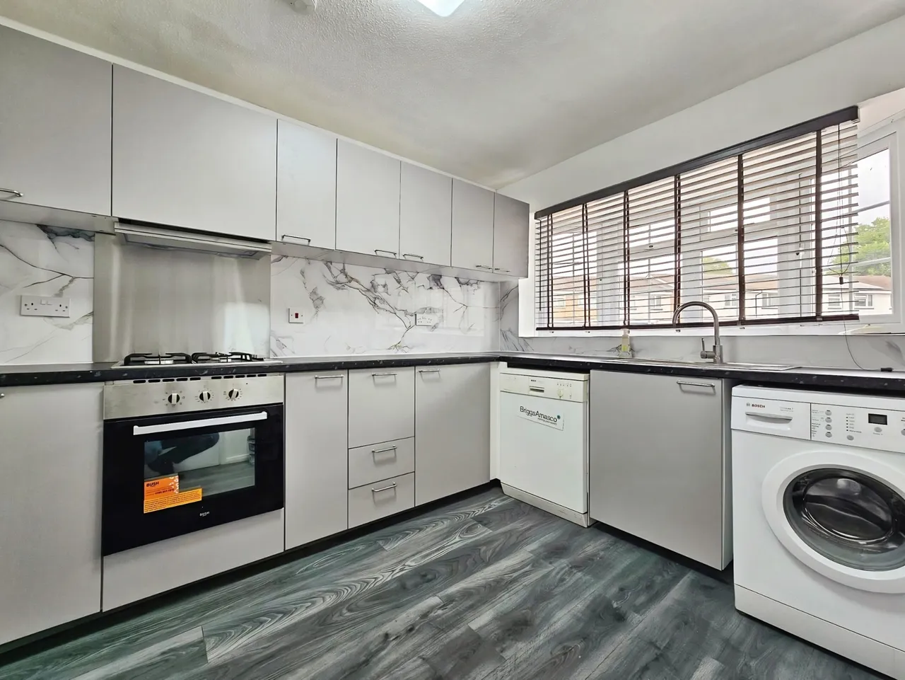 Waters Drive, Staines, TW18, photo 3