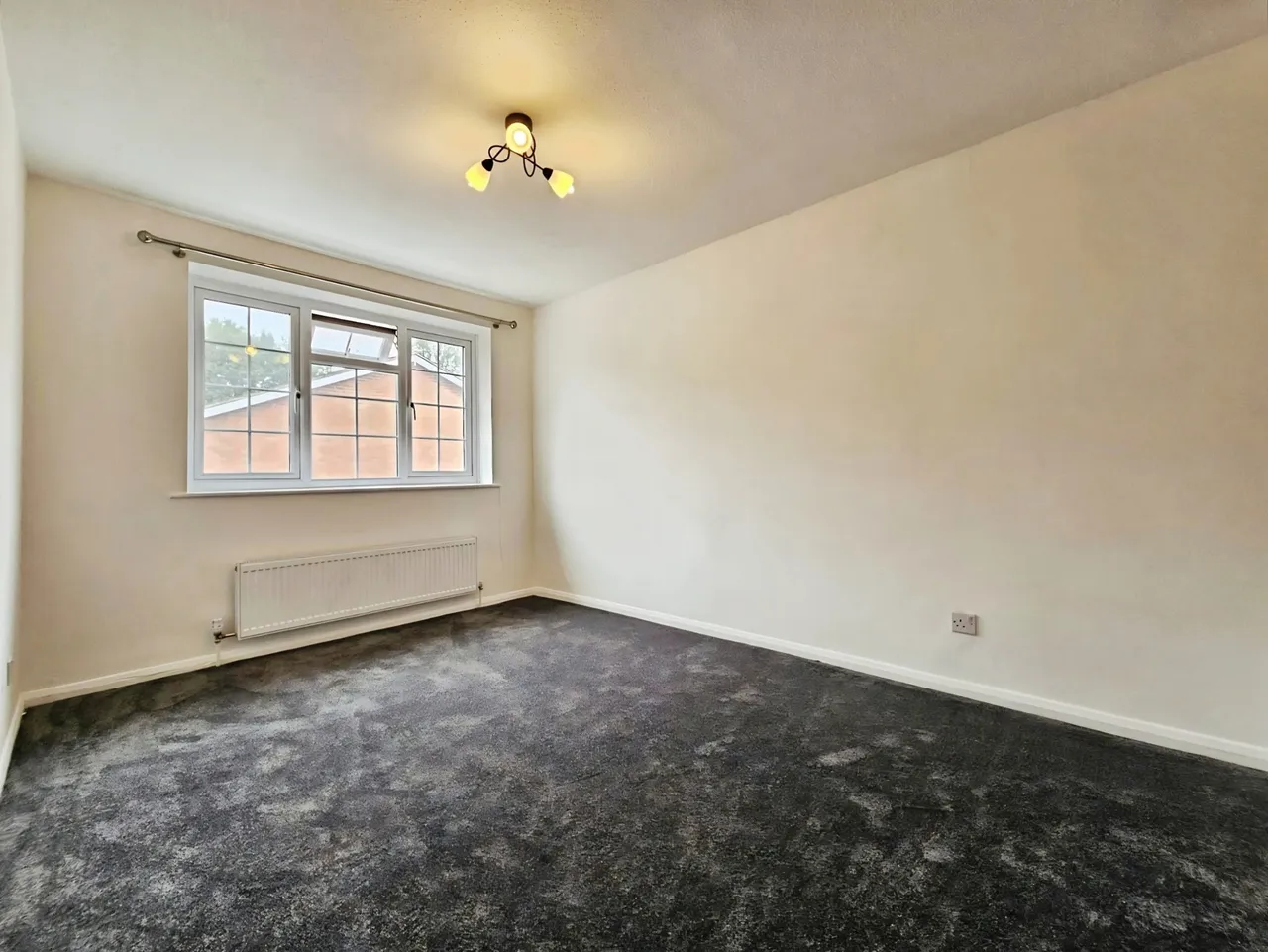 Waters Drive, Staines, TW18, photo 4