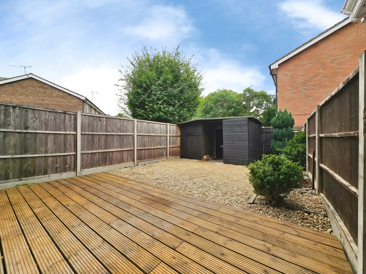 Waters Drive, Staines, TW18, photo 5