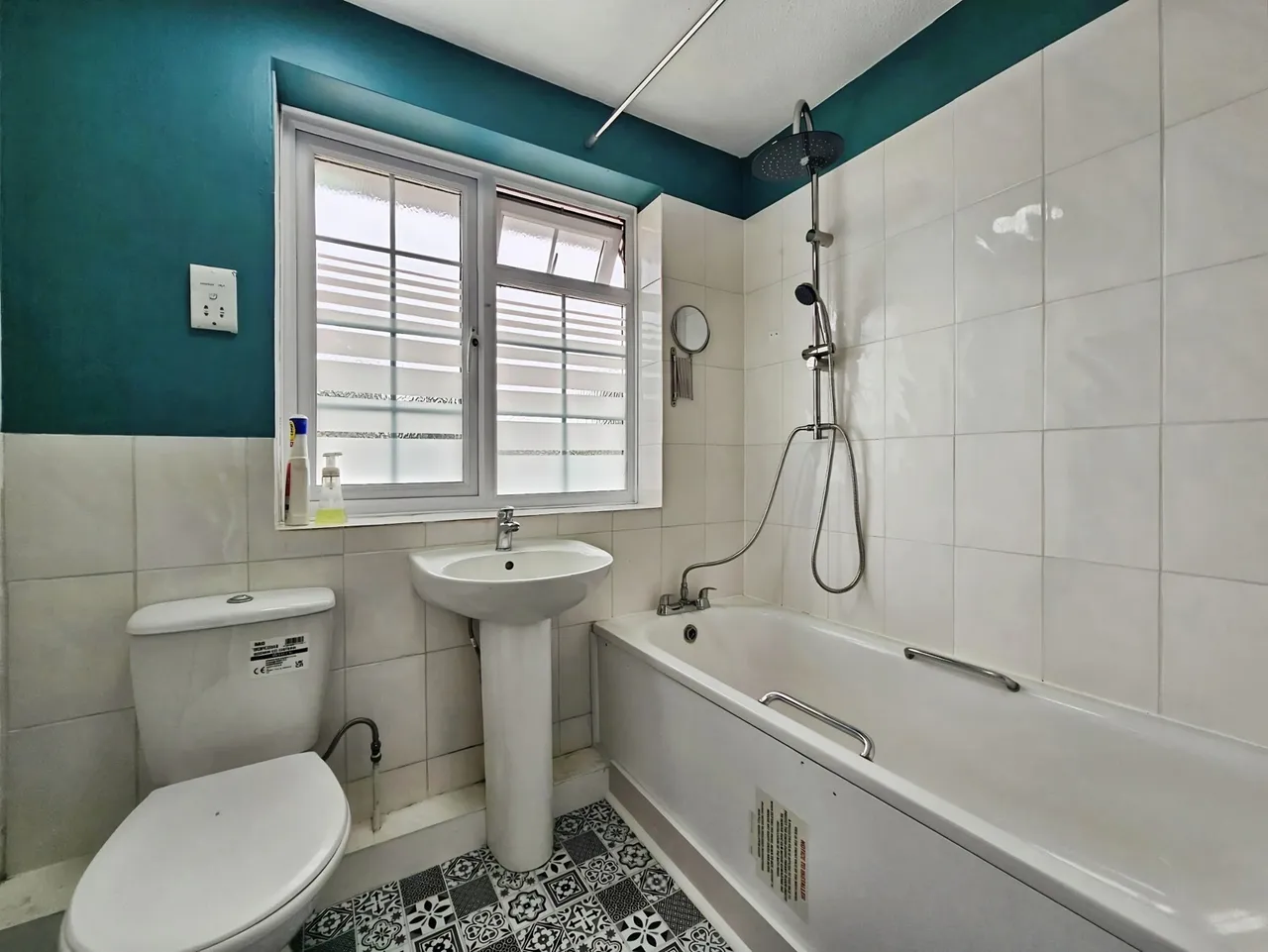 Waters Drive, Staines, TW18, photo 10