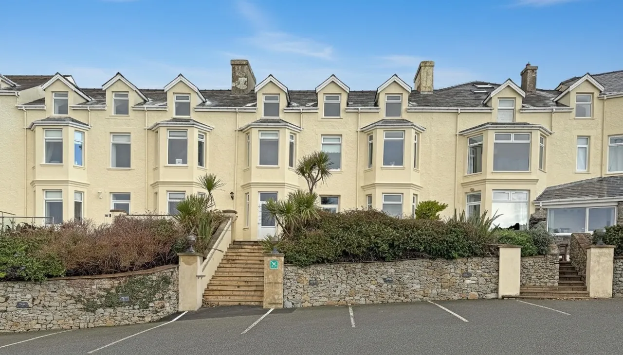 2 bed flat for sale, Lon Y Don, Trearddur Bay