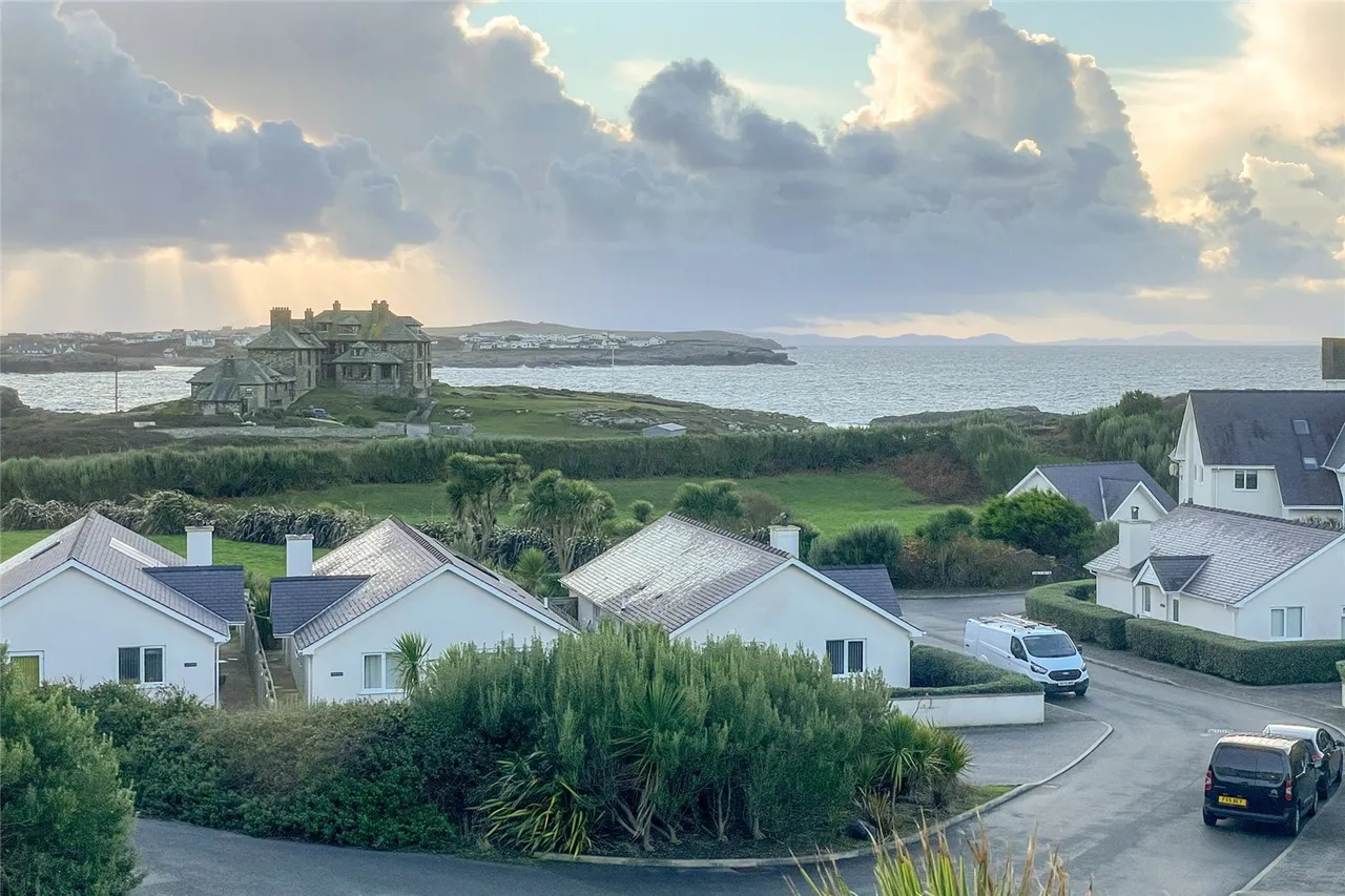 Lon Y Don, Trearddur Bay, photo 16