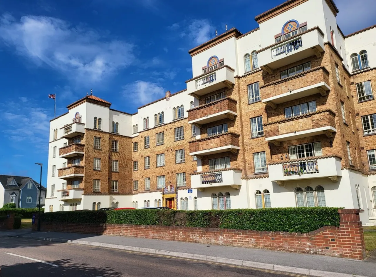 2 bed flat to rent, Sea Road, Bournemouth, BH5