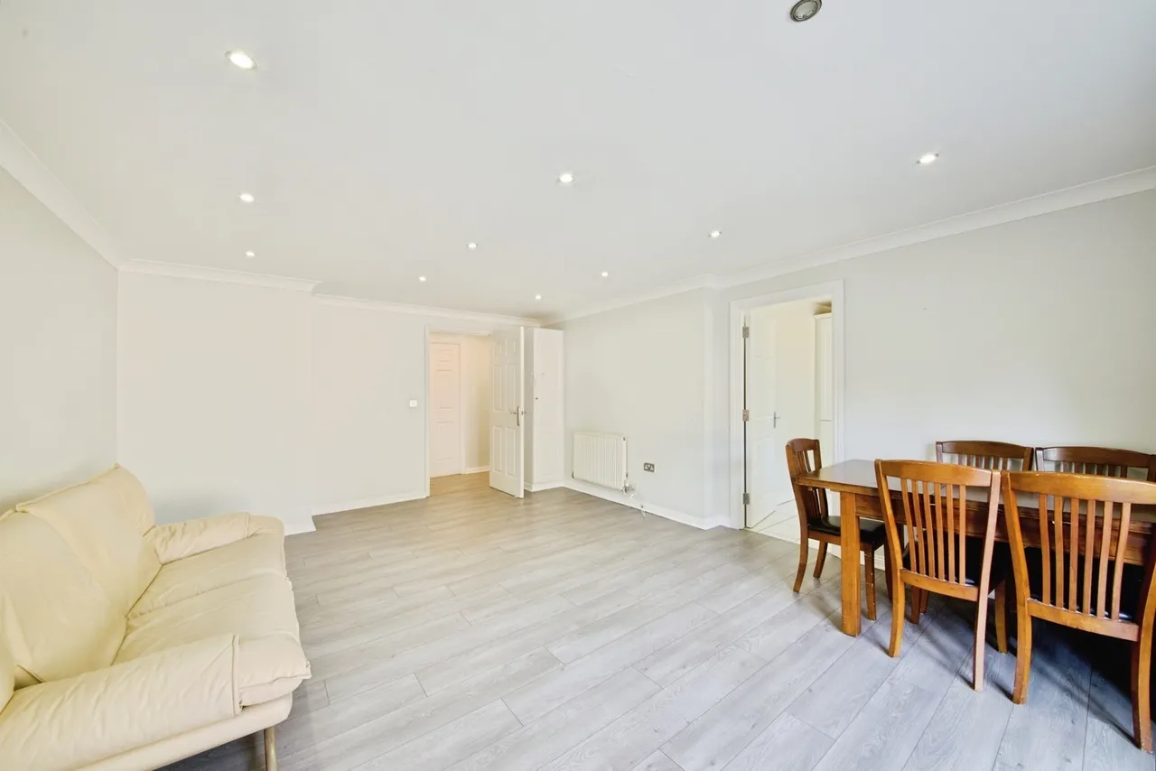 Stafford Close, London, N14, photo 11